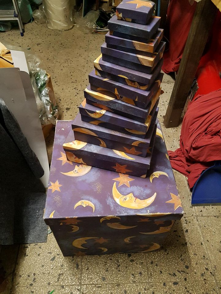 Riesen Karton Schachteln Geschenboxen Set Mond Sterne blau gelb in Gelsenkirchen