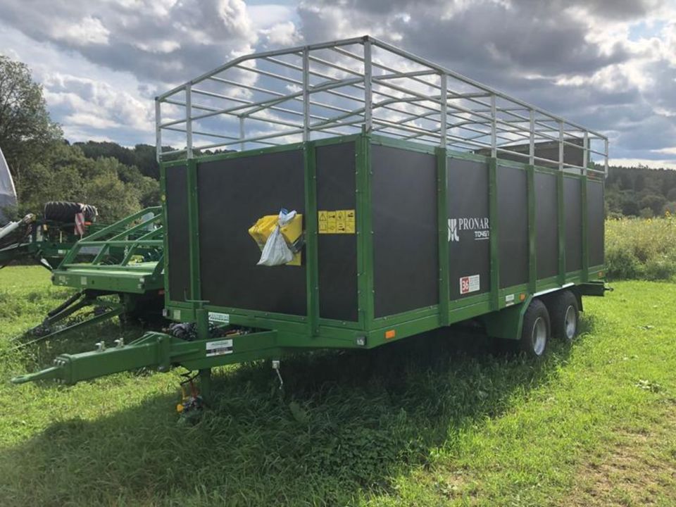 Viehanhänger Viehwagen Pronar T046/1 Anhänger in Schlettau