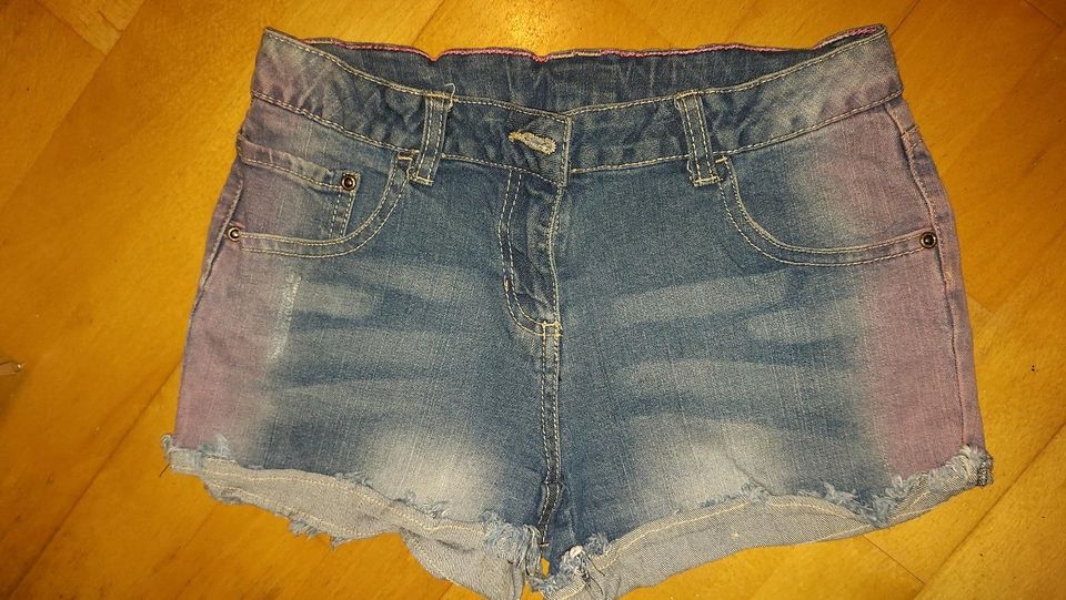 Hotpants Shorts Jeanshosen verschiedene Modelle in Deggendorf