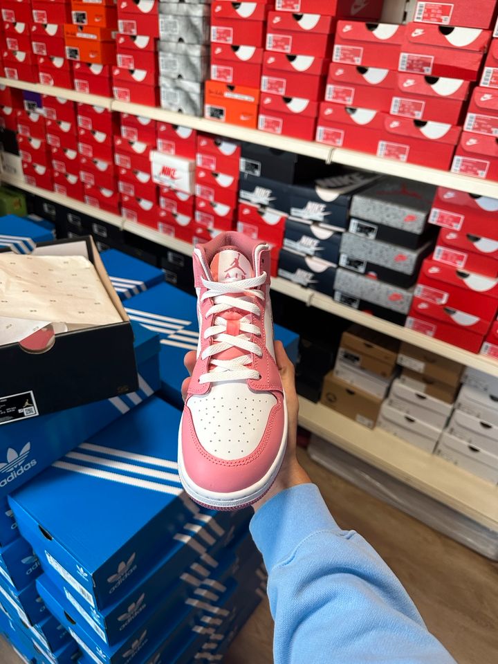 Nike Air Jordan 1 Mid Valentines Day Pink GS 39 in Köln