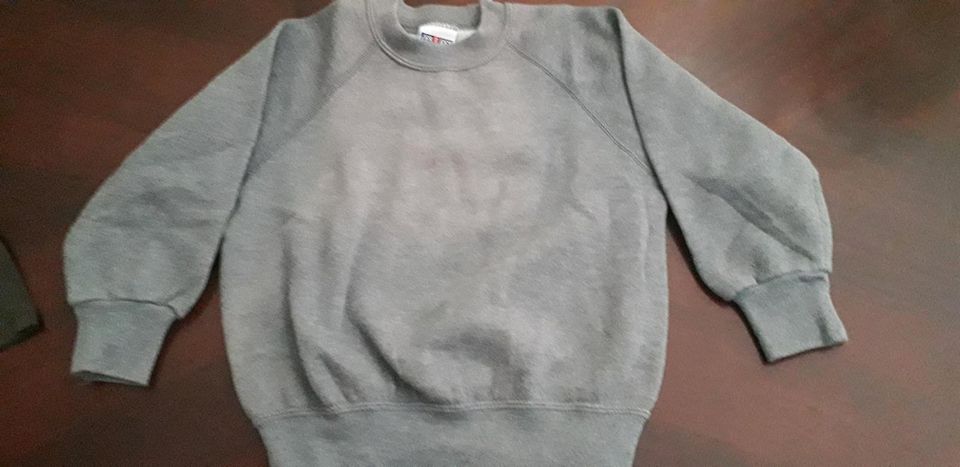 Sweatshirt 0,45€,Gr.104,grau in Amt Neuhaus