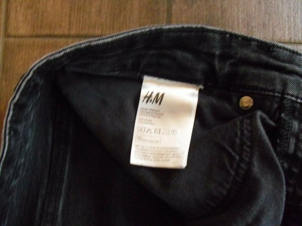 Coole Jeans  W31 H&M schwarzTOP wie NEU in Zellertal