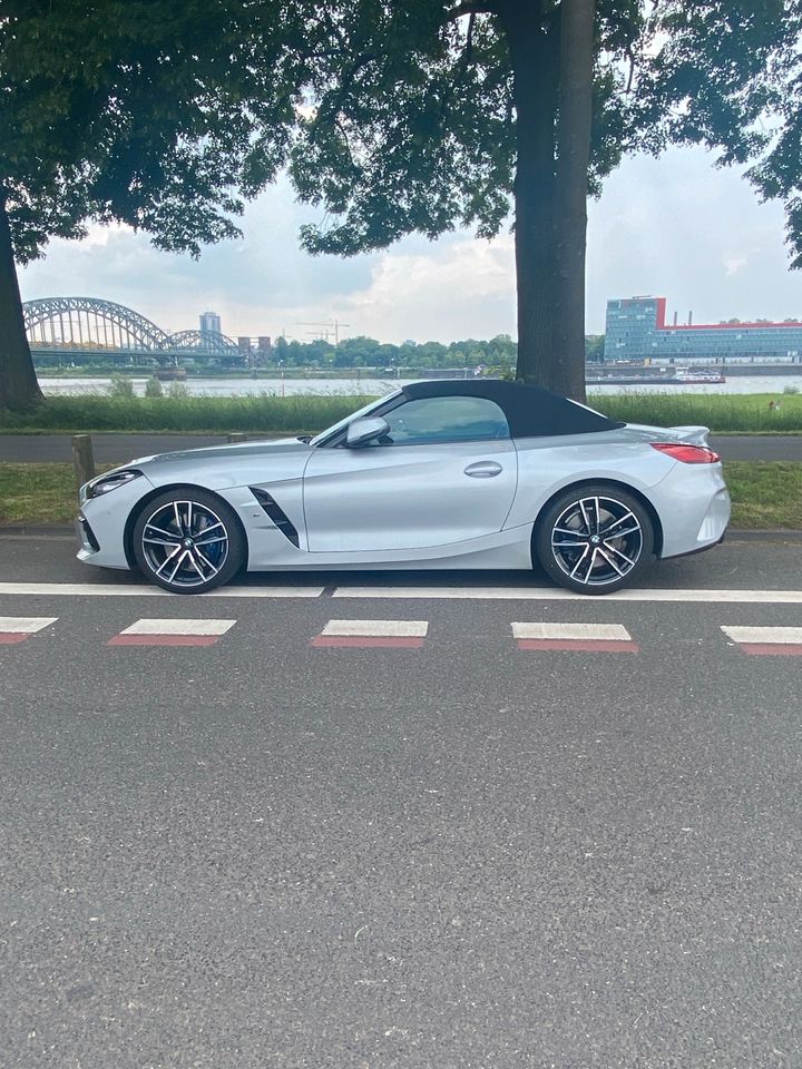 BMW Z4 sDrive30i, Bestausstatt., Neuwagengar.. 04.2025 in Köln