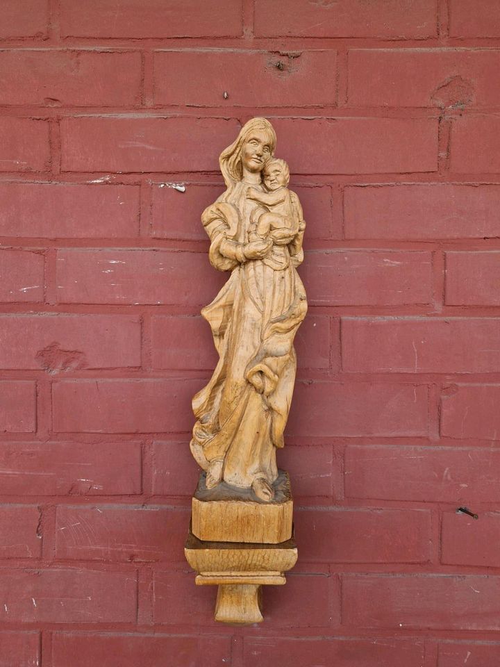 Alt Madonna Holz Geschnitzt Figur Holzfigure Wandfigur Statue in Groß-Gerau