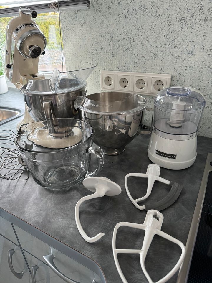 KitchenAid Artisan mit viel Zubehör in Ebhausen