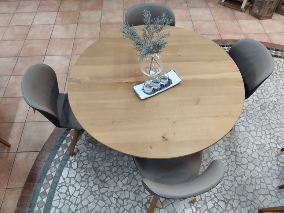 Runder Säulenesstisch mit 4 Stühlen -sehr hochwertig- in Mammendorf