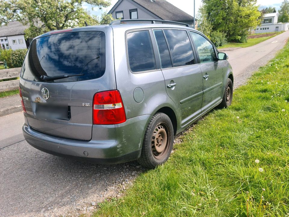 Vw Touran 1.6 in Altensteig