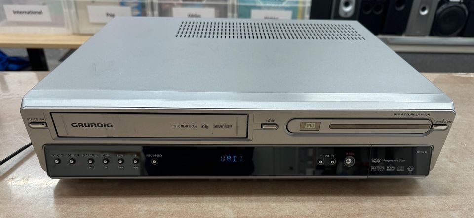 Grundig GDR6460VCR VHS DVD Recorder Kombigerät in Hof (Saale)