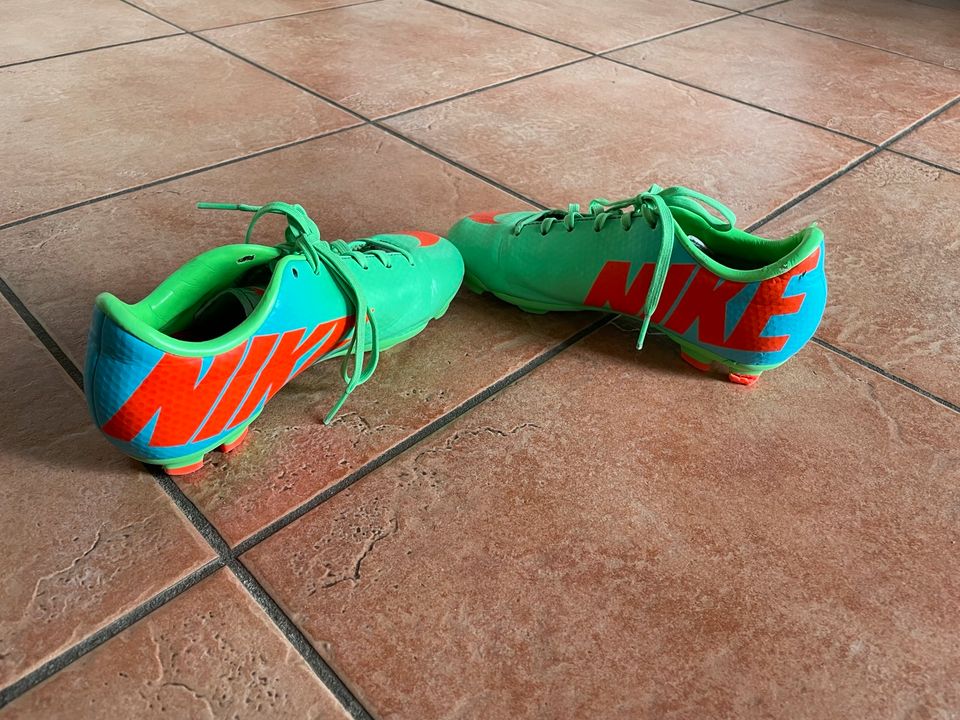Fußballschuhe Nike 33 in Sachau