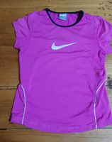 Sport T-Shirt Nike Mädchen Funktionsshirt lila Größe S/128 Nordrhein-Westfalen - Stemwede Vorschau