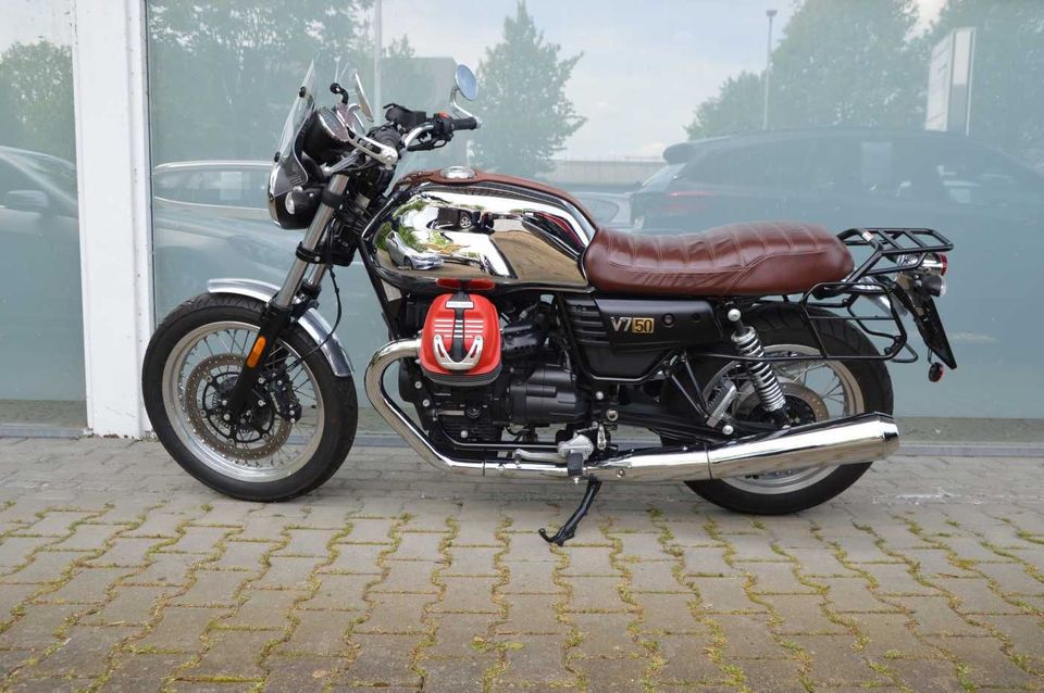 Moto Guzzi V7 III Anniversario No. 426/1000 in Coerde