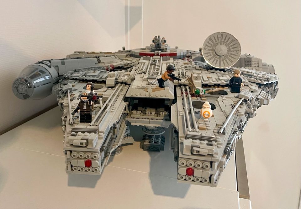 Lego Millenium Falcon 75192 in Mainhausen