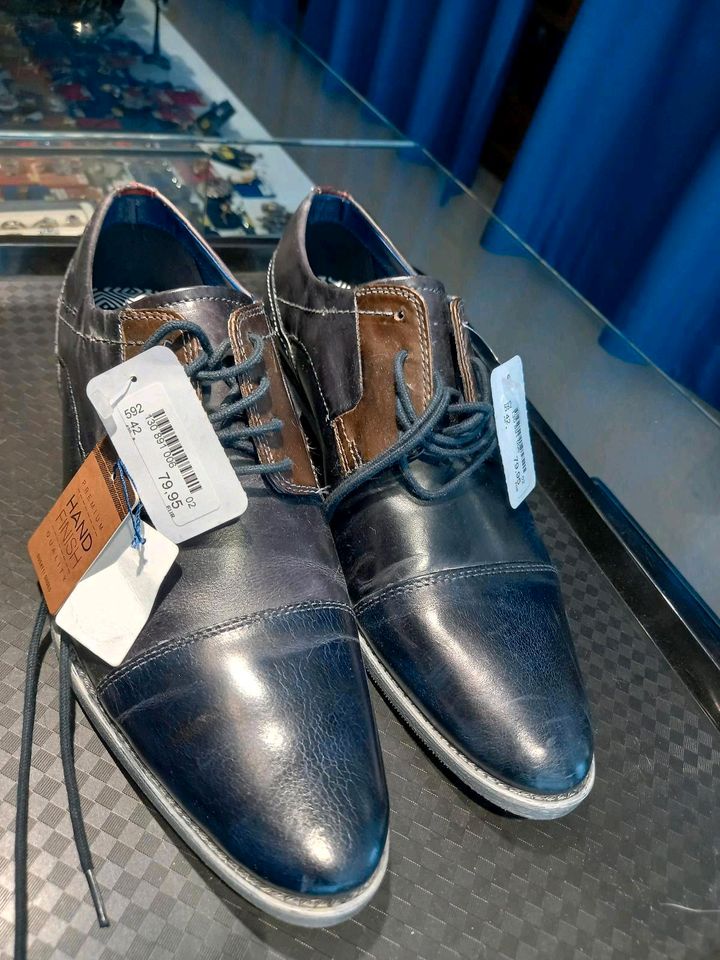 Bugatti Herrenschuhe aus Leder in Uelzen