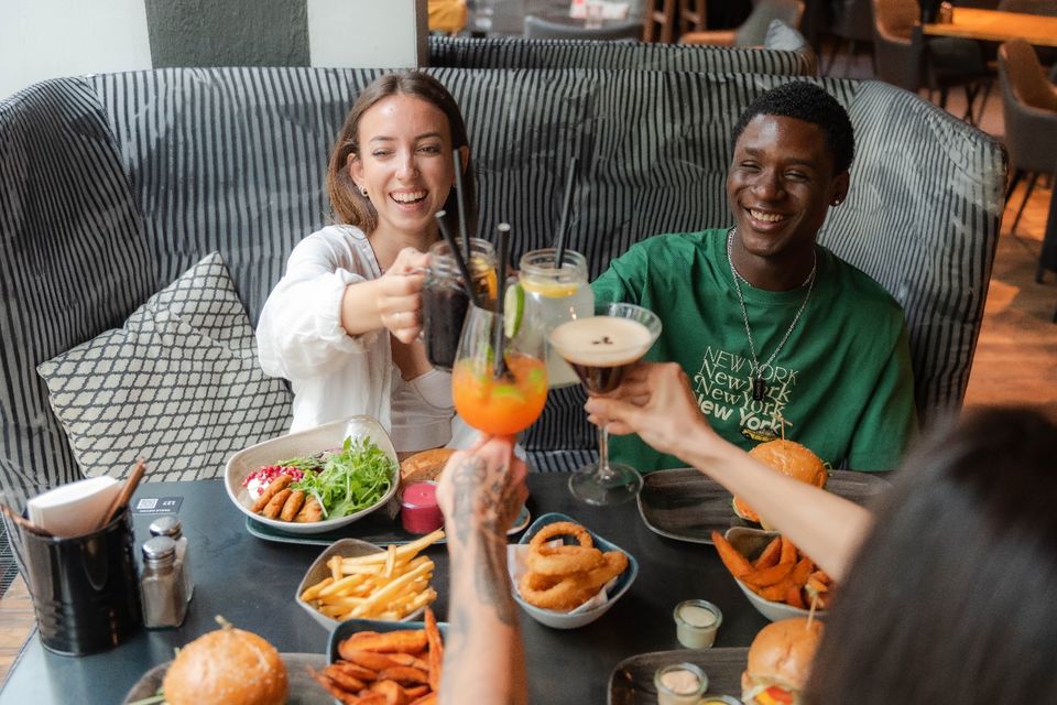 Le Burger: Gourmet Burger Restaurant mit Terrasse und Liefer-Service an den Ringen in Köln zu verkaufen! in Köln