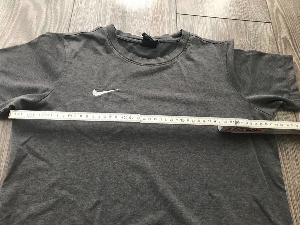 NIKE DRI-FIT Shirt, Größe 158-170 cm in Hünfelden