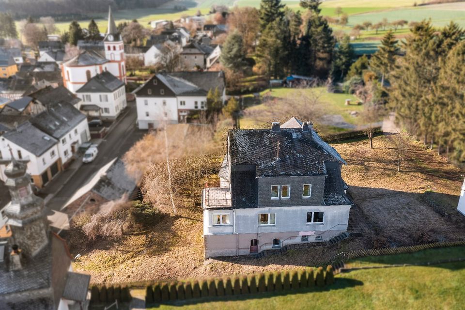 Repräsentatives Pfarrhaus in erhabener Blicklage mit imposanter Aussicht auf den Soonwald (käuferprovisionsfrei) in Ellern (Hunsrück)
