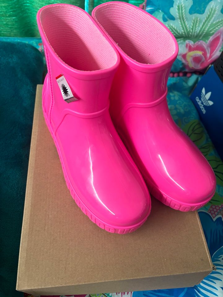 Ugg Stiefelette Boots Gummistiefel pink Gr. 38 in Hamburg