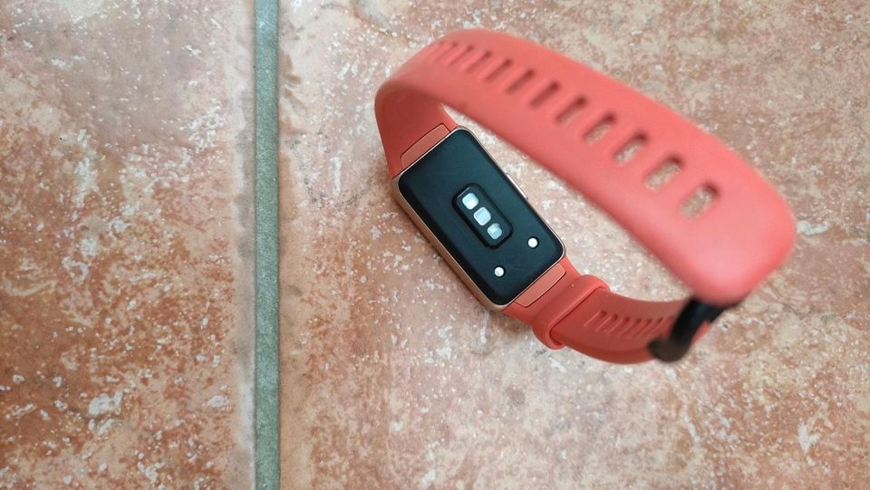 Huawei Band 6 Smart Watch mit extra Armband in Gmund