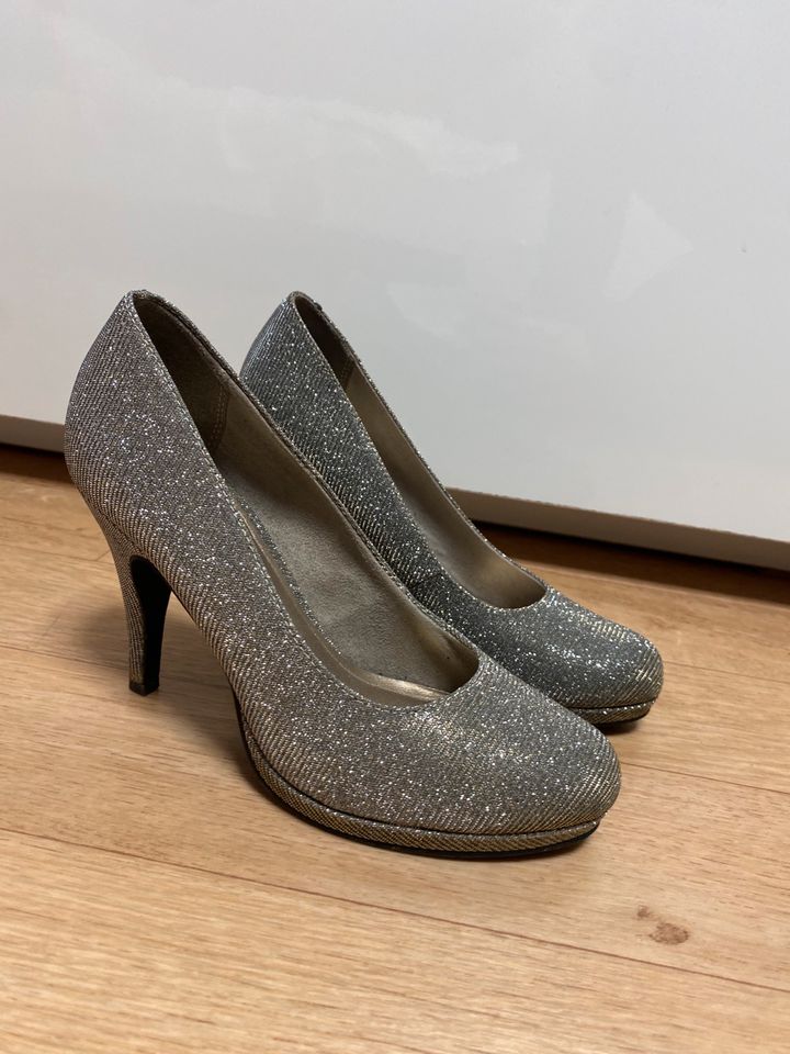 Glitzer Highheels in silber in Weidenberg