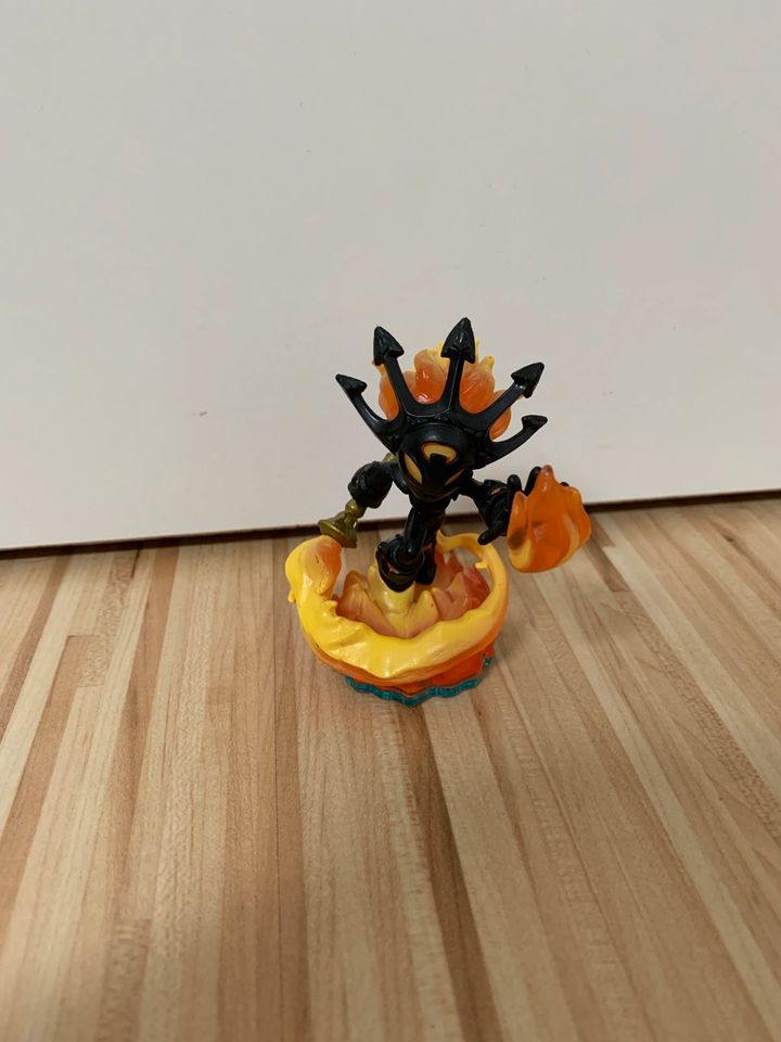 Skylander Figuren aus Swap Force Paket aus 10 Figuren in Egelsbach