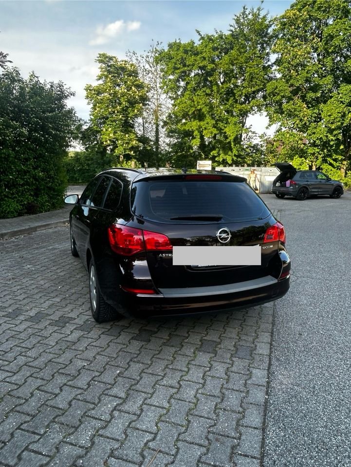 Opel astra sports tourer in Simbach