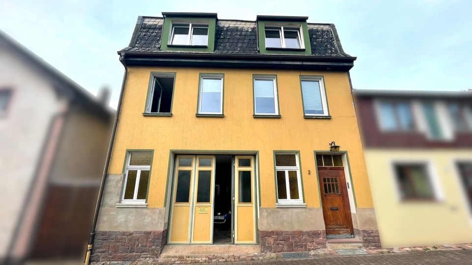 Zweifamilienhaus mit Garage und Werkstatt in der Innenstadt in Höxter