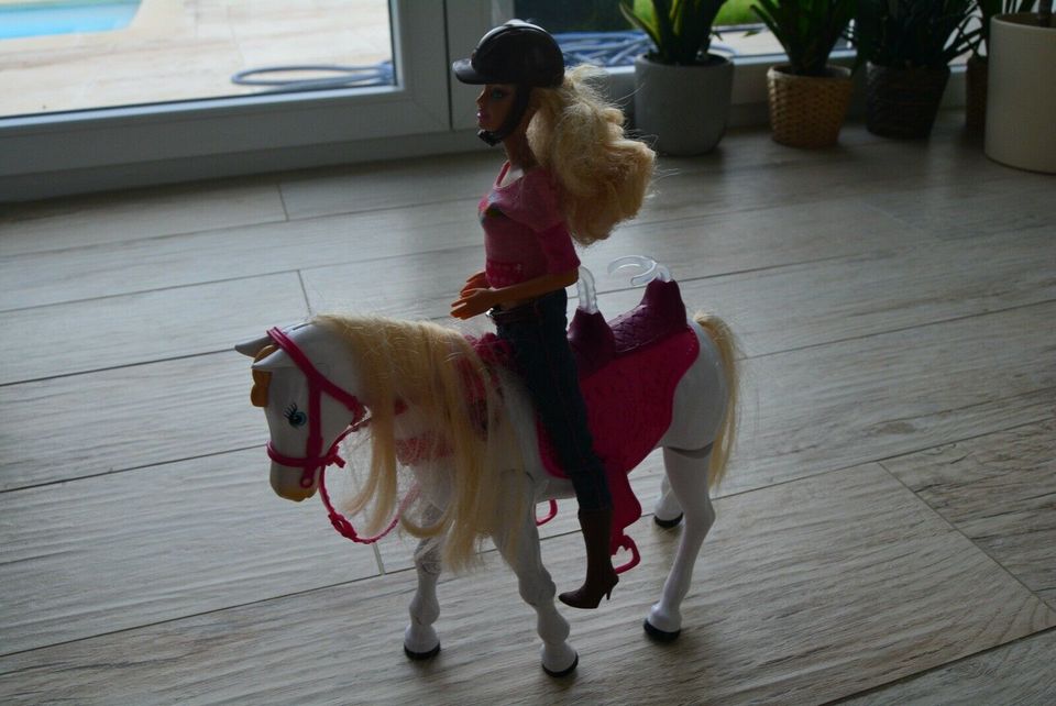 Barbie Reitpferd-Set von Mattel, Reitpferd mit Barbie in Seevetal