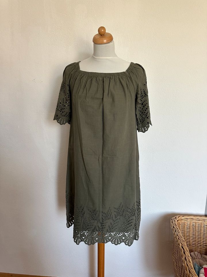 Kleid in oliv mit Lochstickerei Gr. S/M, 100% Baumwolle, Milano in München