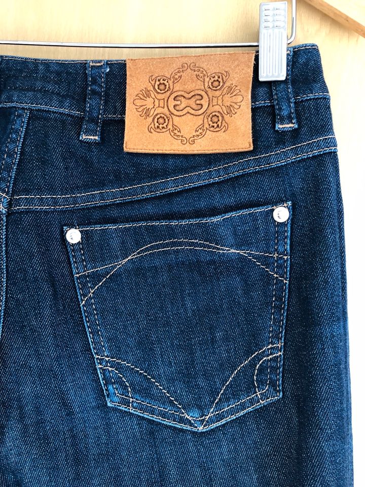 Jeans von Escada für große Frauen in Stuttgart