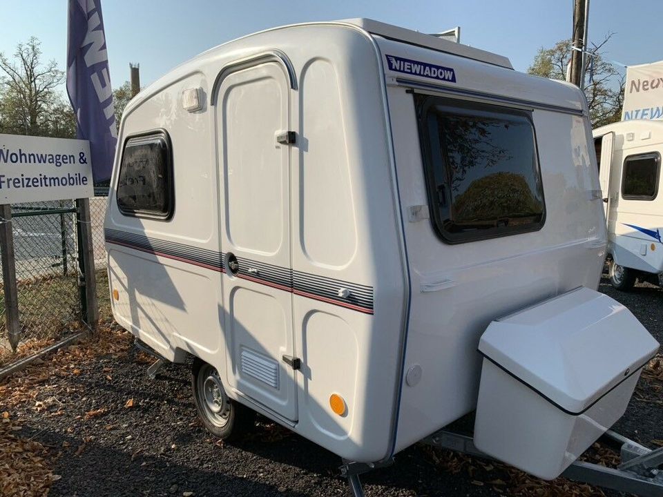 Wohnwagen Niewiadow N 126 D Raumwunder voll GFK 750kg in Leipzig