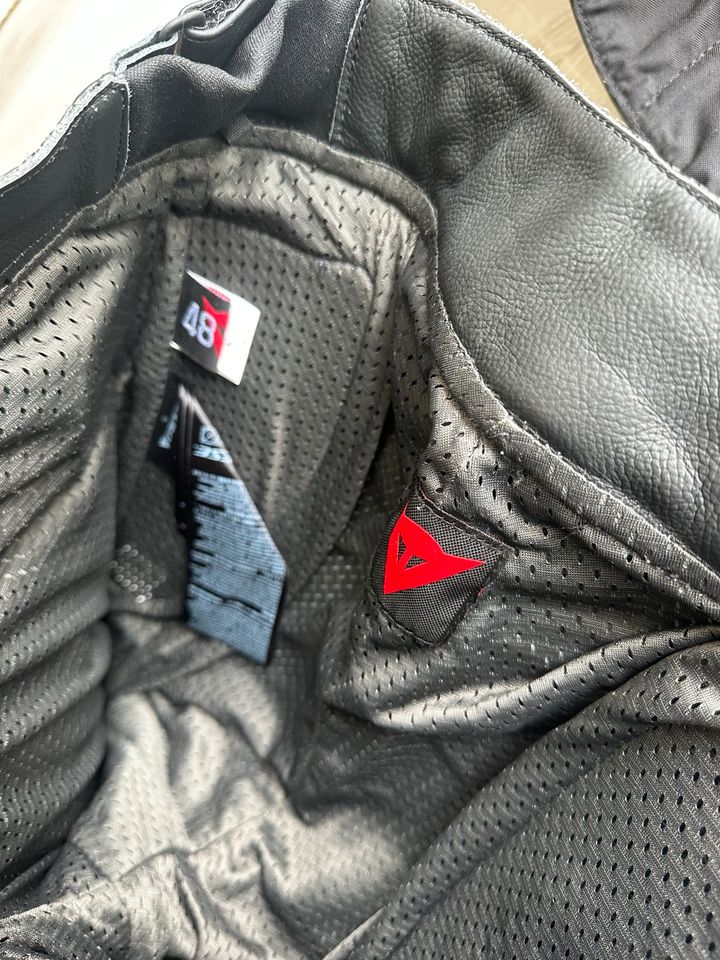 DAINESE LEDERKOMBI 2-tlg Jacke 52 Hose 48 schwarz in Markt Indersdorf