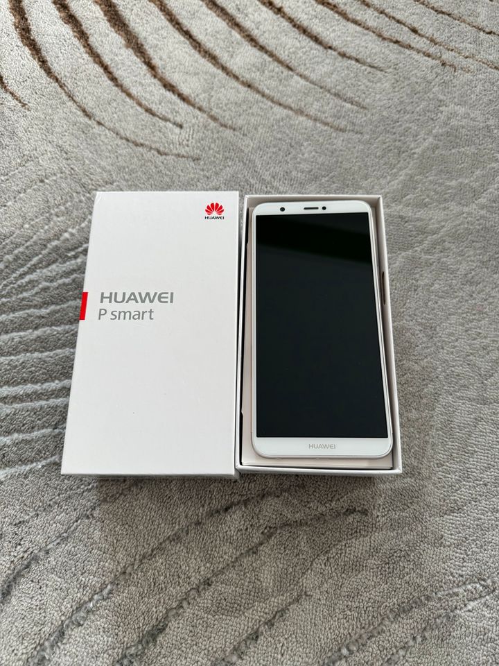 Huawei P Smart Smartphone (5,65 Zoll) 32 GB Gold in Müllheim