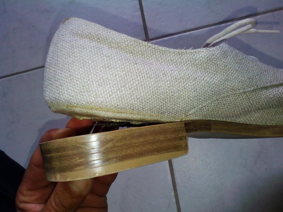 Schöne Leinenschuhe Gr. 37 in beige, reparaturbedürftig in Isenbüttel