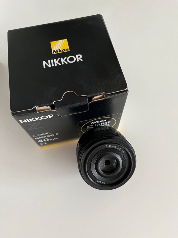 Nikkor Z 40 Objektiv Nikon Festbrennweite in Berlin