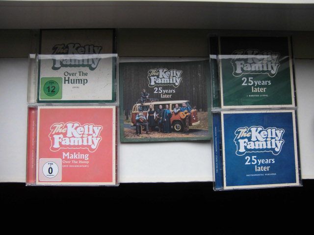 Kelly Family Fan Box 25 Years Later 2 DVD 2 CDs Buch Kelly Family in Solingen