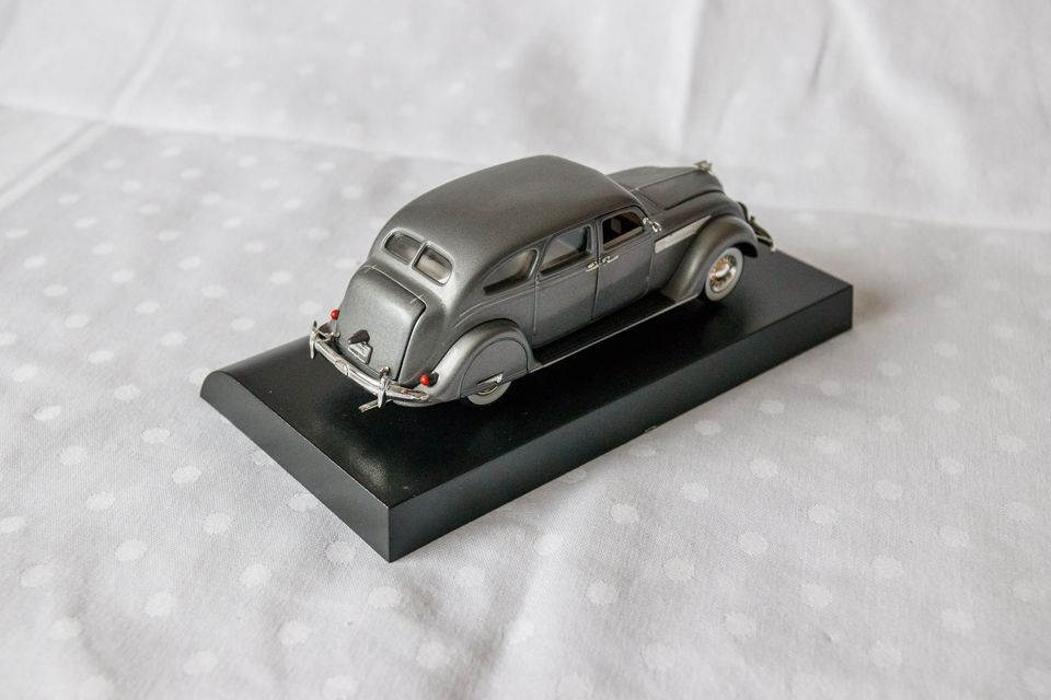 Chrysler Airflow grau metallic Maßstab 1:43 in Waldkirch