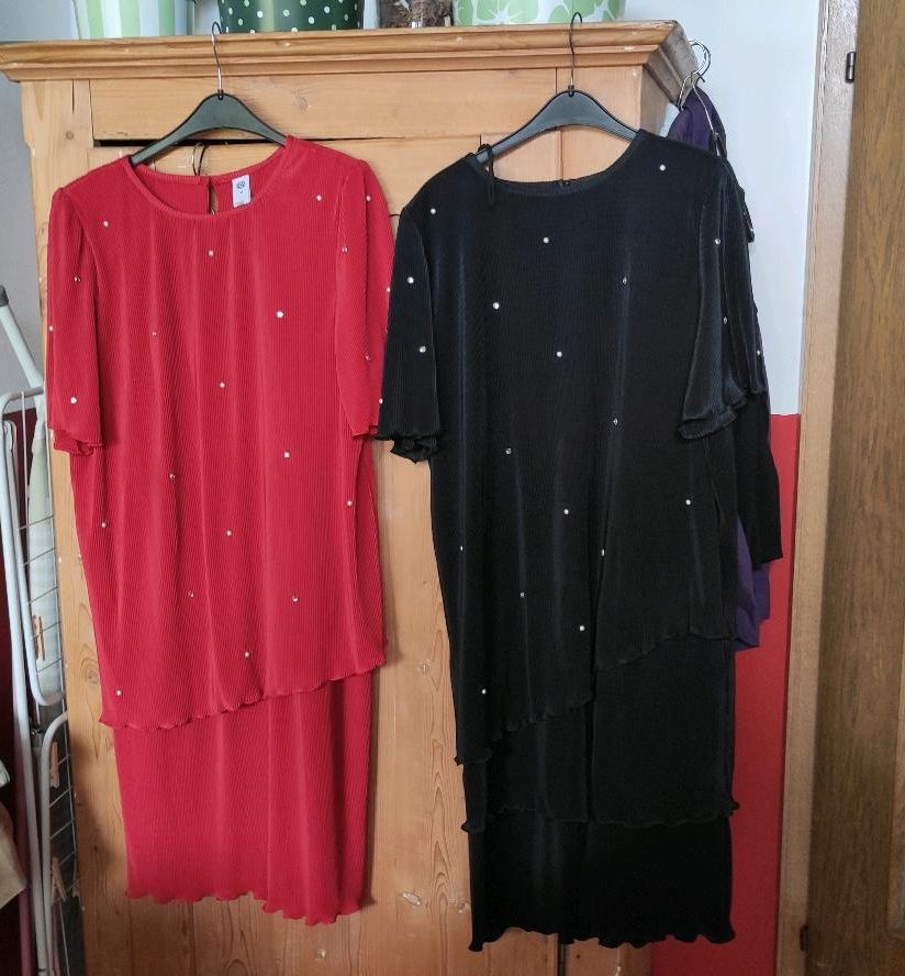 Kleid Gr.46/48 je 15€ Top Zustand in Fürstenzell