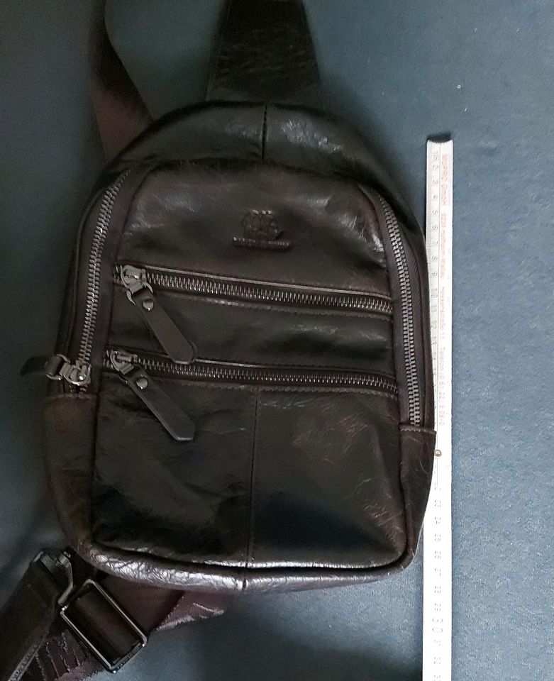 BISON DENIM Backpack Leder Rücken- Brusttasche Crossbody in Messel
