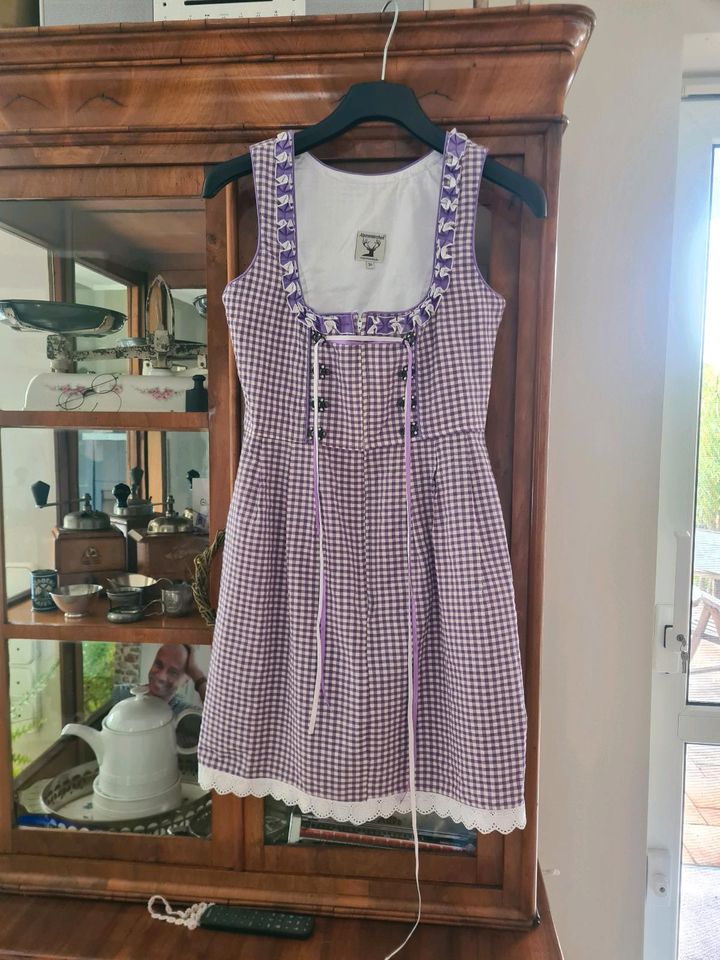 Alpenmärchen Dirndl m Bluse Gr. 34 flieder/lila in Dormagen