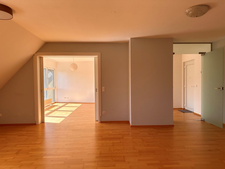 Große, helle 2-3 Zimmer Wohnung in der Innenstadt zu vermieten! in Bad Neustadt a.d. Saale
