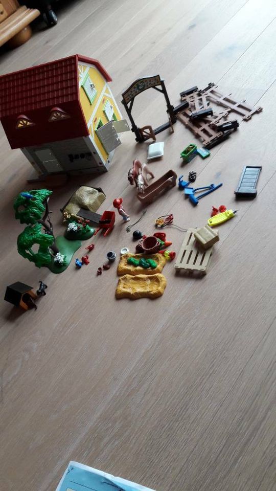 Playmobil Ponyhof 5222 und Sonderzubehör in Euskirchen