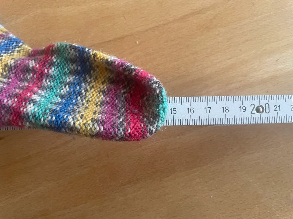 Stricksocken Kinder bunt gestreift in Bad Rappenau