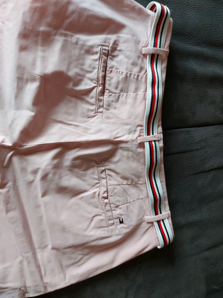 Tommy Hilfiger Shorts, Größe 40, rosa in Langenselbold