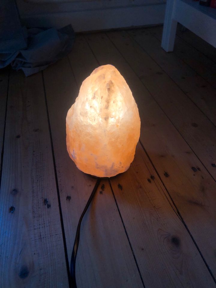 Kristalllampe Salzlampe Nachttischlampe in Lübeck