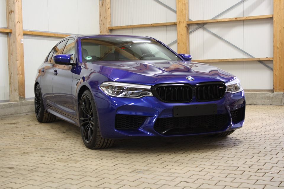 Bmw M5 F90 Limousine 1 Hand 20 Zoll Marina Bay Blue M Driver´s Pa in Staufenberg