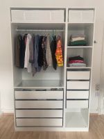 Ikea Pax Schrank in einwandfreiem Zustand mit Garderobe Hessen - Marburg Vorschau