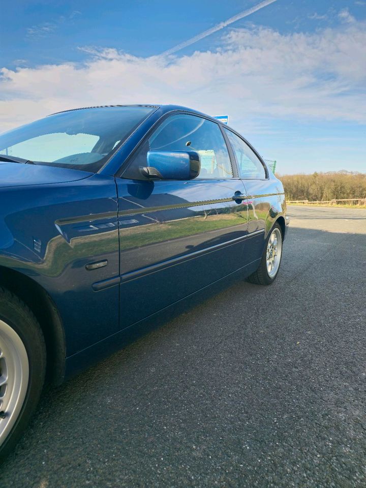 BMW E46 325ti Compact in Burscheid