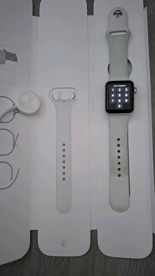 Apple Watch Series 3 Silver White in Berlin