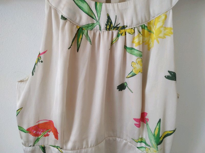 Satin Kleid 36 S H&M beige bunt geblümt Ärmellos Blumen in Reichertshofen