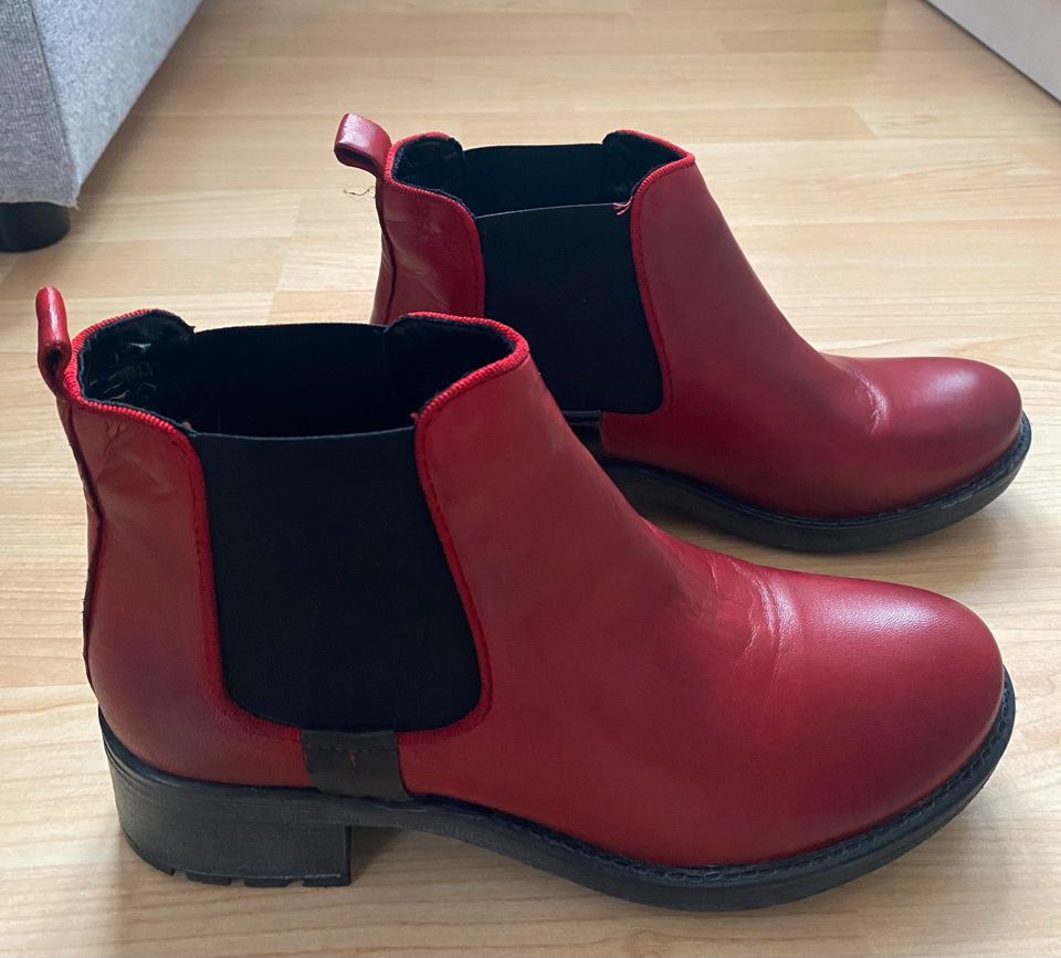 Stiefeletten rot in Rheinstetten